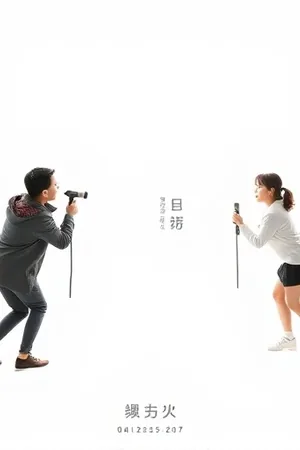 审讯桌上并排摆放的两支录音笔，红灯同时亮起